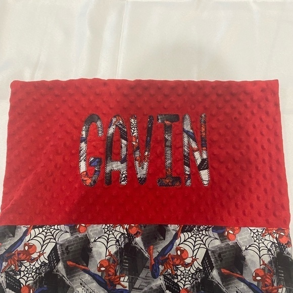 Oversized Spider-Man printed pillow case with the name Gavin embroidered - Picture 3 of 4
